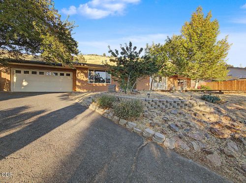 1619 Kimberly Dr, Klamath Falls, OR, 97603-5327 | Card Image