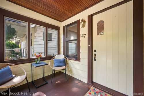 47 Wellesley Dr, Pleasant Ridge, MI, 48069-1242 | Card Image