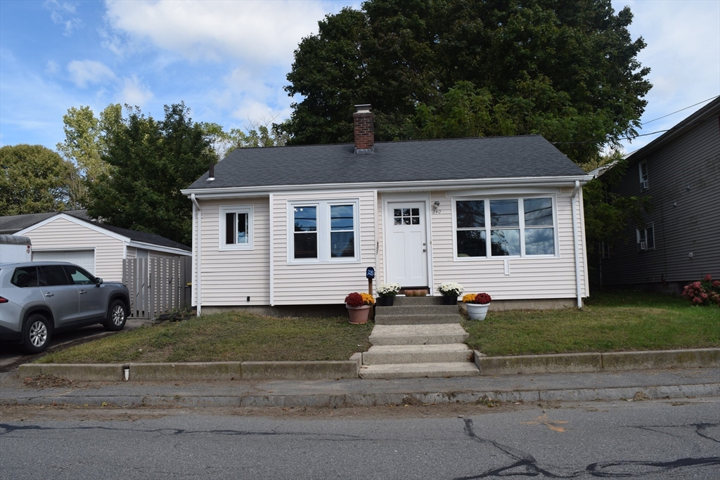Oneil Rd, Somerset, MA 02725