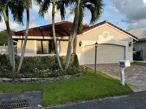 6100 Manchester Ln, Davie, FL, 33331-2968 | Card Image