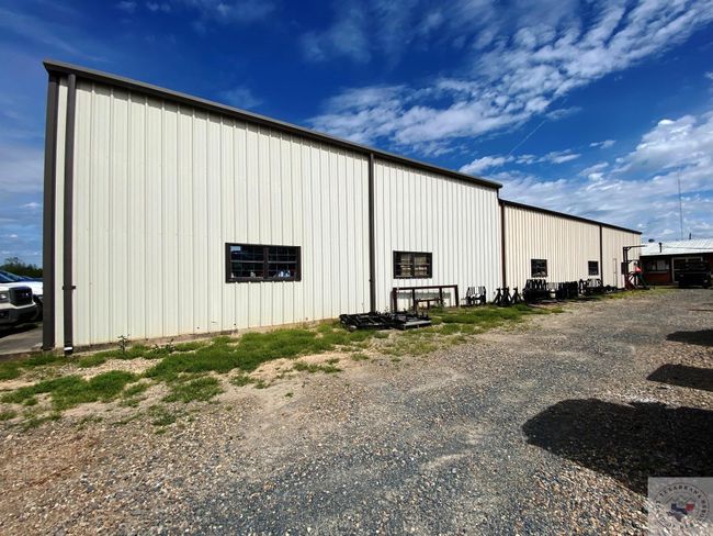 412 &amp; 425 E Front St, Home with 0 bedrooms, 0 bathrooms and null parking in Dekalb TX | Image 6