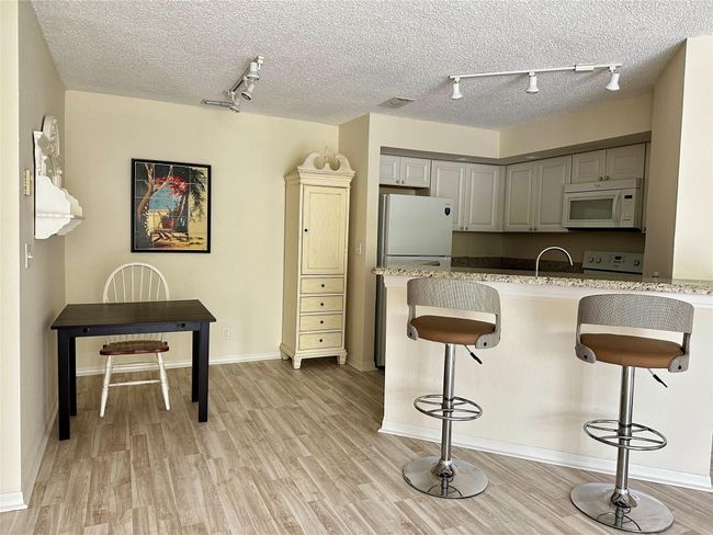 APT-1625 - 3330 Pinewalk Dr N, Condo with 1 bedrooms, 1 bathrooms and null parking in Margate FL | Image 7