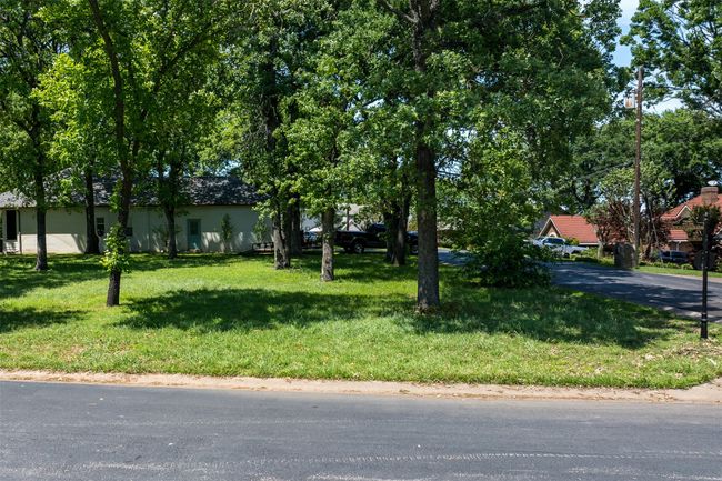 View of front yard | Image 11