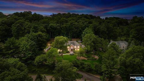 27 Shinnecock Trl, Franklin Lakes, NJ, 07417-1033 | Card Image