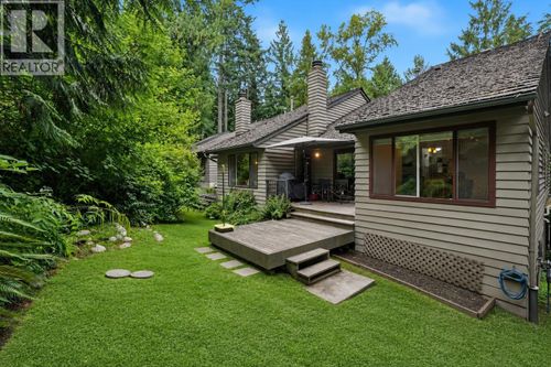 3381 William Ave, North Vancouver, BC, V7K1Z7 | Card Image