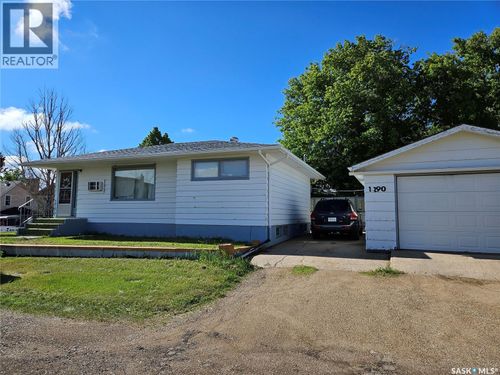 1290 Wolfe Ave, Moose Jaw, SK, S6H1K2 | Card Image