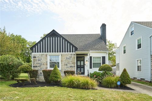 15618 Scottsdale Blvd, Shaker Heights, OH, 44120-5021 | Card Image
