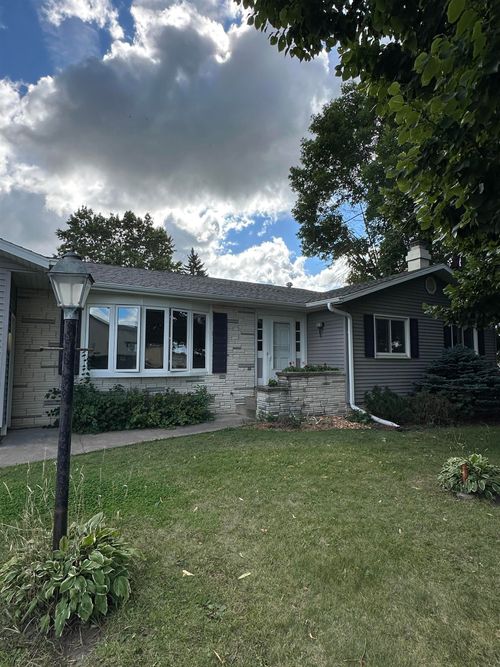 406 9th St Sw, Waukon, IA, 52172-2147 | Card Image