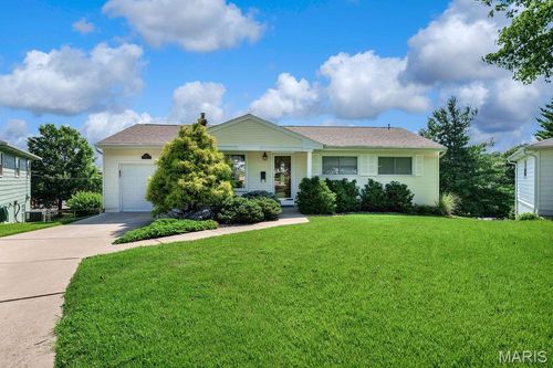 1064 Barry Ct, Kirkwood, MO, 63122-2603 | Card Image