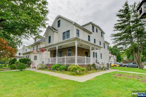 33 E Quackenbush, Dumont, NJ, 07628 | Card Image