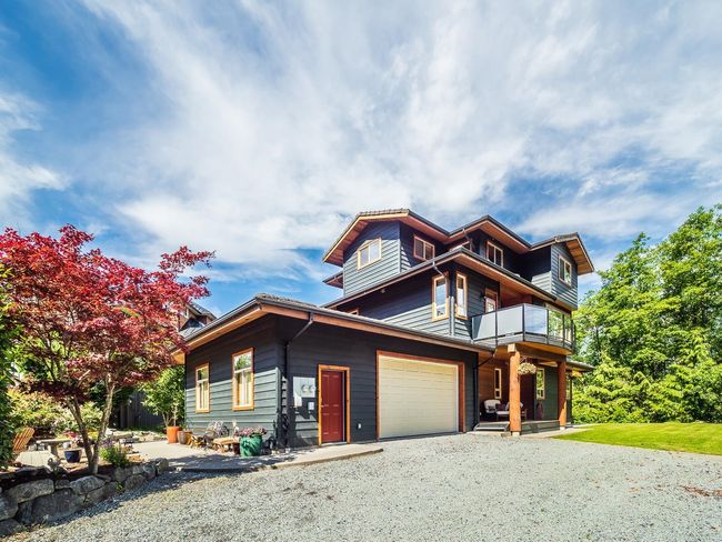 1011 Panorama Place, House other with 4 bedrooms, 3 bathrooms and 5 parking in Squamish BC | Image 1