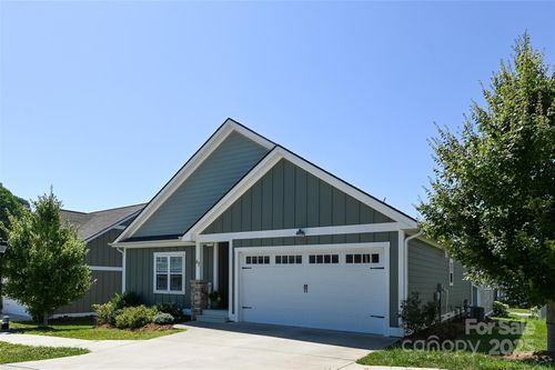 63 Leyland Cir, Hendersonville, NC, 28792-0432 | Card Image
