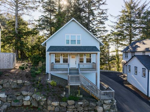 650 Lillian Ln, Depoe Bay, OR, 97341-9689 | Card Image