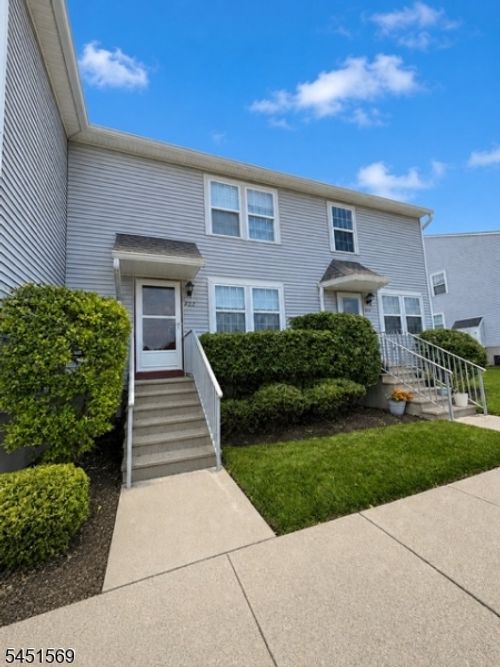 829 Bryant Dr, Hackettstown, NJ, 07840-1682 | Card Image