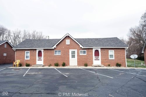 2142 W Us Highway 40, Greenfield, IN, 46140-8051 | Card Image