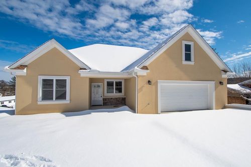 42 Cornell Dr, Minford, OH, 45653-8639 | Card Image