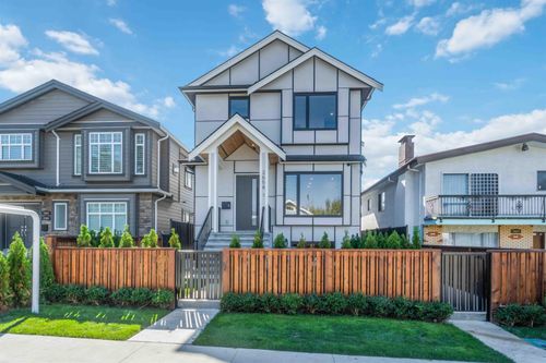 1-2658 Dundas St, Vancouver, BC, V5K1P9 | Card Image