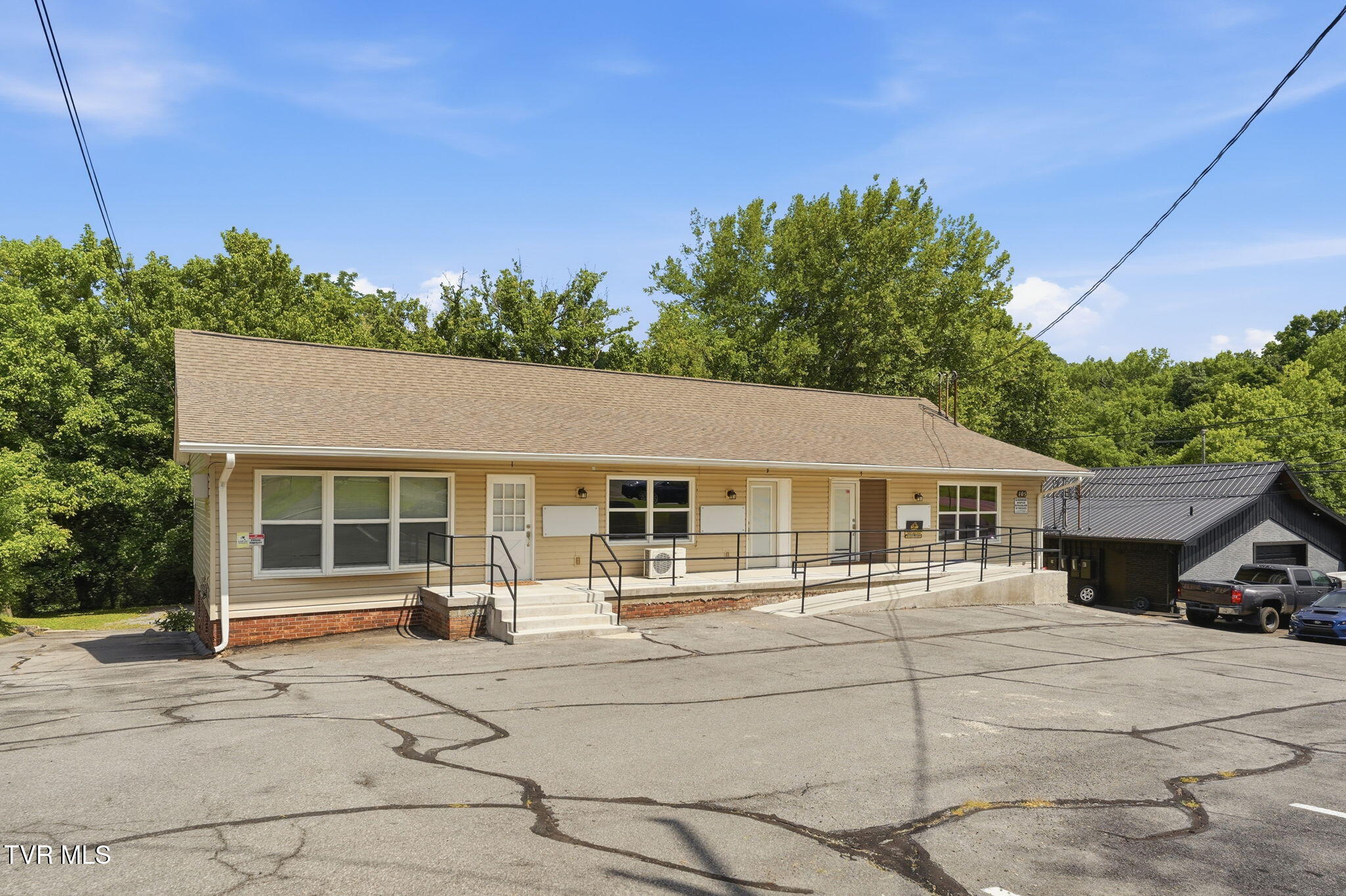 105 Brookfield Dr, Kingsport, TN 37663