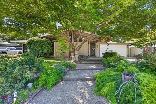 8756 Contemporary Court, Elk Grove, CA, 95624 | Card Image
