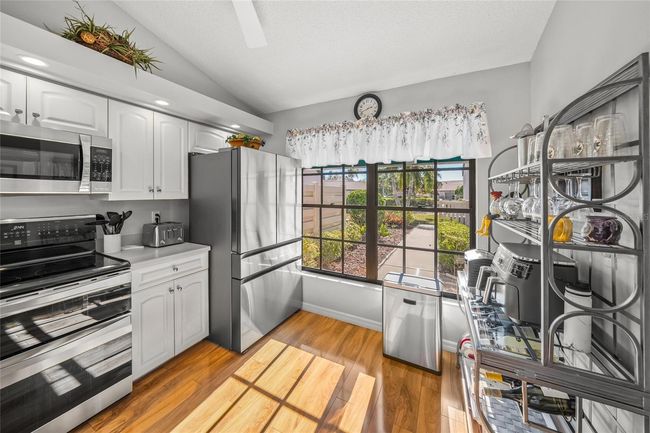 7640 - 5933 Clubside Dr, Condo with 2 bedrooms, 2 bathrooms and null parking in SARASOTA FL | Image 7
