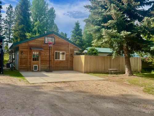 204 W Kerby St, Cascade, ID, 83611-7758 | Card Image