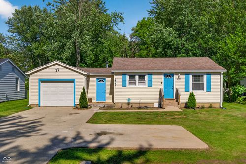 221 Della Rd, Columbus, IN, 47203-4224 | Card Image