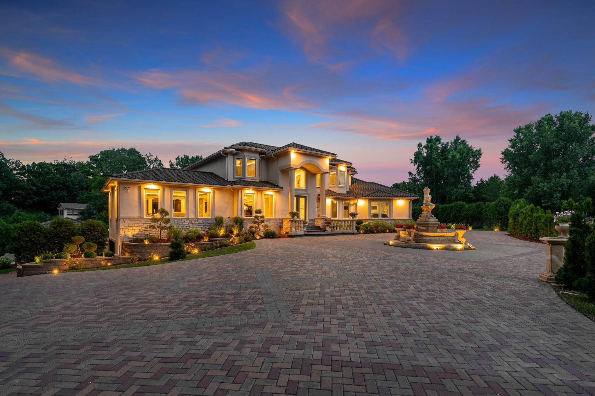 Mallard Rd, Saint Paul, MN 55127
