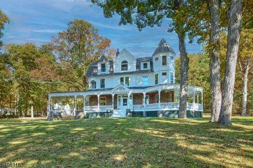 211 Mountainside Rd, Mendham Twp, NJ, 07945-1100 | Card Image