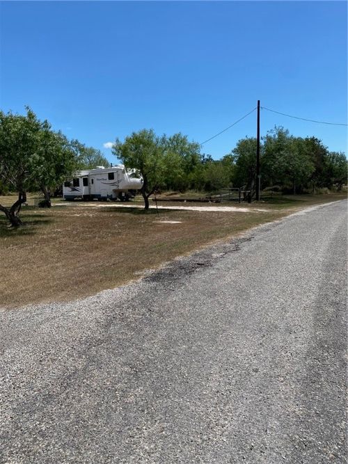 106 Lenette Dr, Woodsboro, TX, 78393 | Card Image