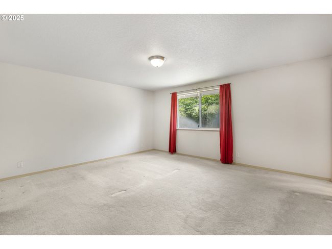 5580 Franklin Blvd, House other with 3 bedrooms, 2 bathrooms and 2 parking in Eugene OR | Image 17