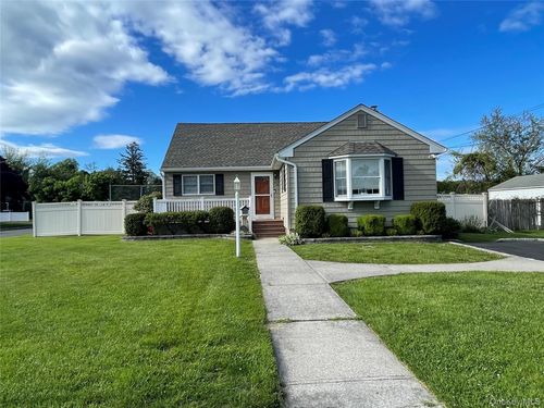 33 Maple Ave, Smithtown, NY, 11787-3501 | Card Image