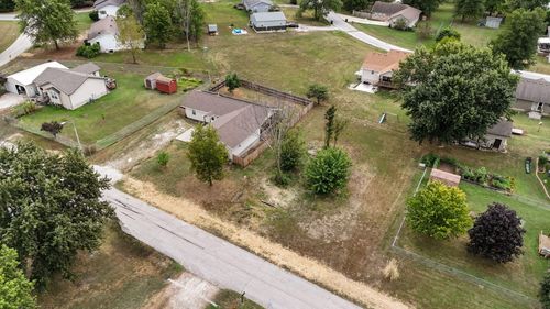 42 W Commercial St, Buffalo, MO, 65622 | Card Image