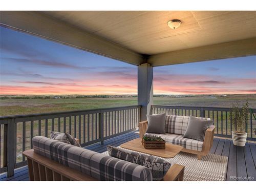 45425 Wolf Creek Dr, Bennett, CO, 80102-7704 | Card Image