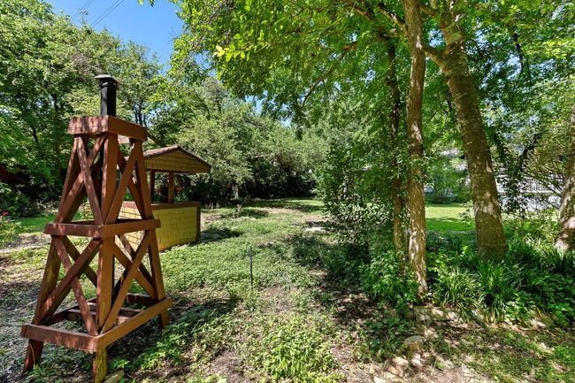 View of back yard | Image 32
