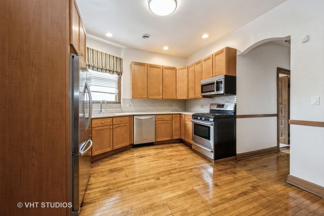 3 - 3216 North Ave, Condo with 3 bedrooms, 2 bathrooms and 2 parking in Chicago IL | Image 10