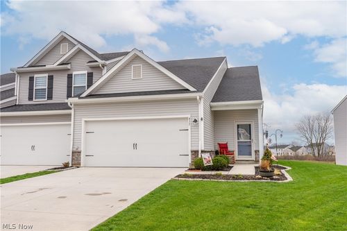 435 Honeycrisp Dr Ne, Louisville, OH, 44641-0075 | Card Image