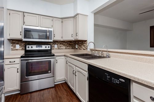 1829 Locust St, West Des Moines, IA, 50265-5078 | Card Image