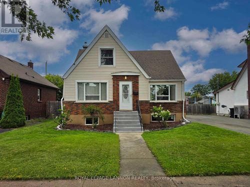 2035 Hamilton Ave, Thunder Bay, ON, P7E4Y3 | Card Image