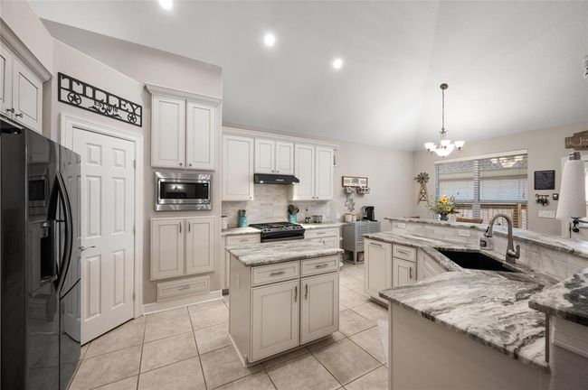 29518 Timber Trail St, House other with 5 bedrooms, 4 bathrooms and 2 parking in Spring TX | Image 18