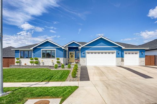 3203 Broken Top Way, Medford, OR, 97504-4529 | Card Image