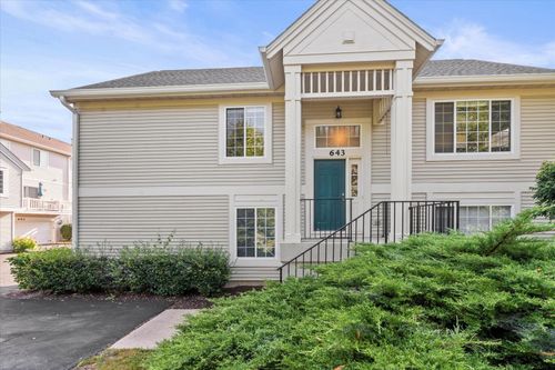643-643 Cary Woods Cir, Cary, IL, 60013-2075 | Card Image