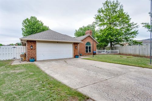 4605 Osborn Lane, Yukon, OK, 73099 | Card Image