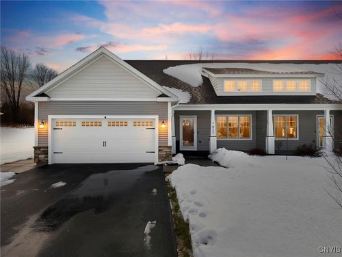 315 1st St, Canastota, NY, 13032-1570 | Card Image