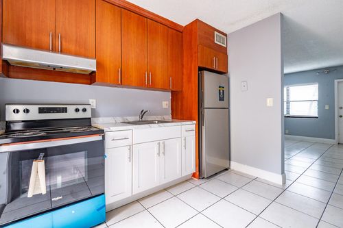apt-14-4061 N Dixie Hwy, Oakland Park, FL, 33334-3085 | Card Image