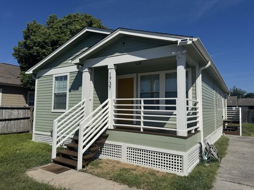 1737 Airline Dr, Houston, TX, 77009-3609 | Card Image