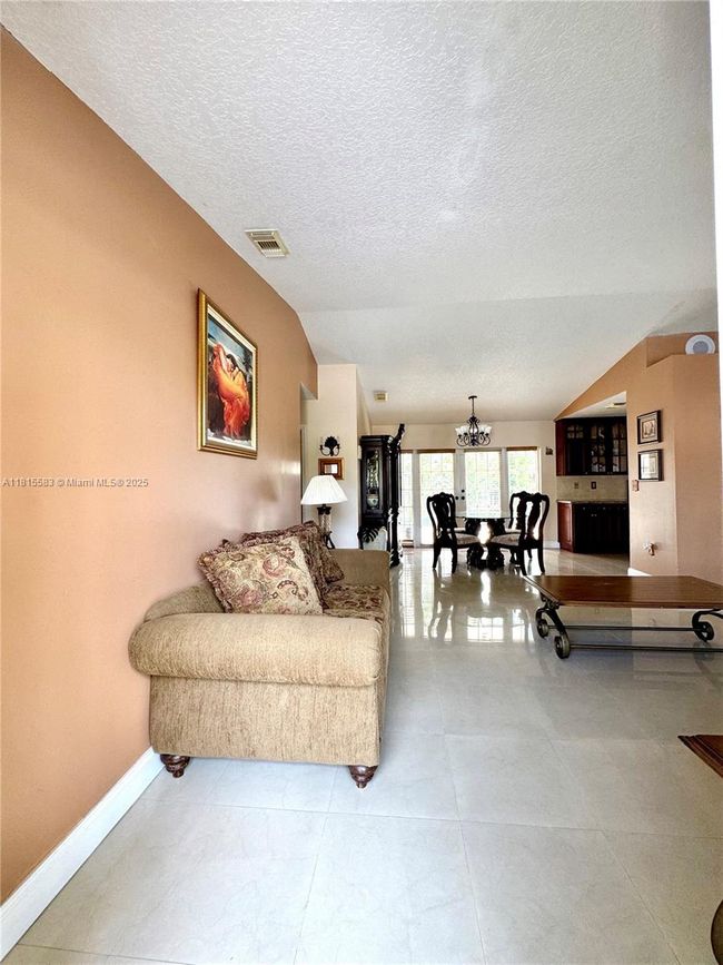 17086 Sw 144 Th Ct, House other with 3 bedrooms, 2 bathrooms and null parking in Miami FL | Image 6