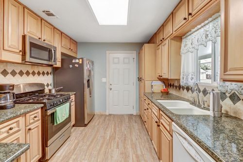 4041 Constitution Ave, North Highlands, CA, 95660-5015 | Card Image
