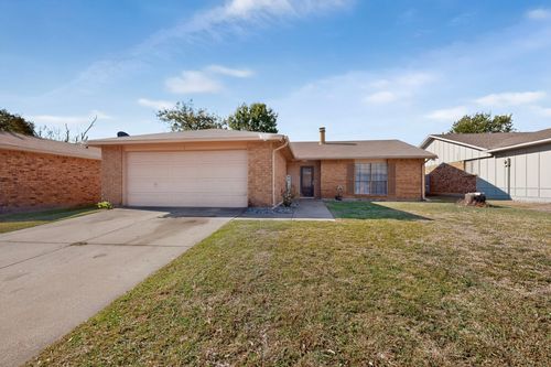 7708 Four Winds Dr, Fort Worth, TX, 76133-7582 | Card Image