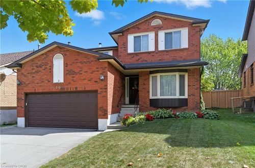 40 Gatestone Dr, Stoney Creek, ON, L8J2P4 | Card Image