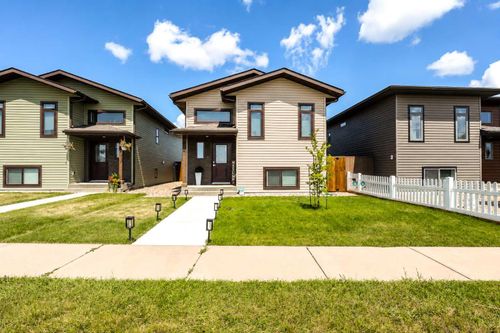 1614 2 Ave E, Brooks, AB, T1R1K3 | Card Image